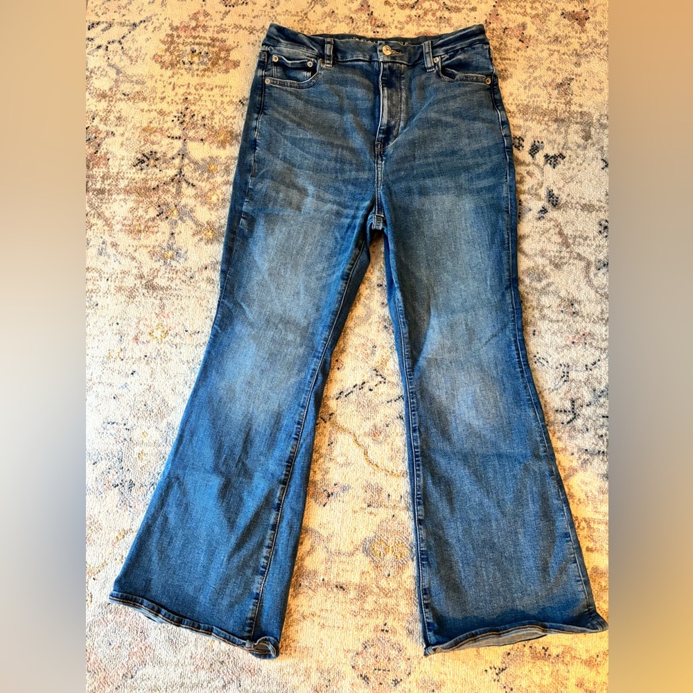 American Eagle curve flare jean 10 short
